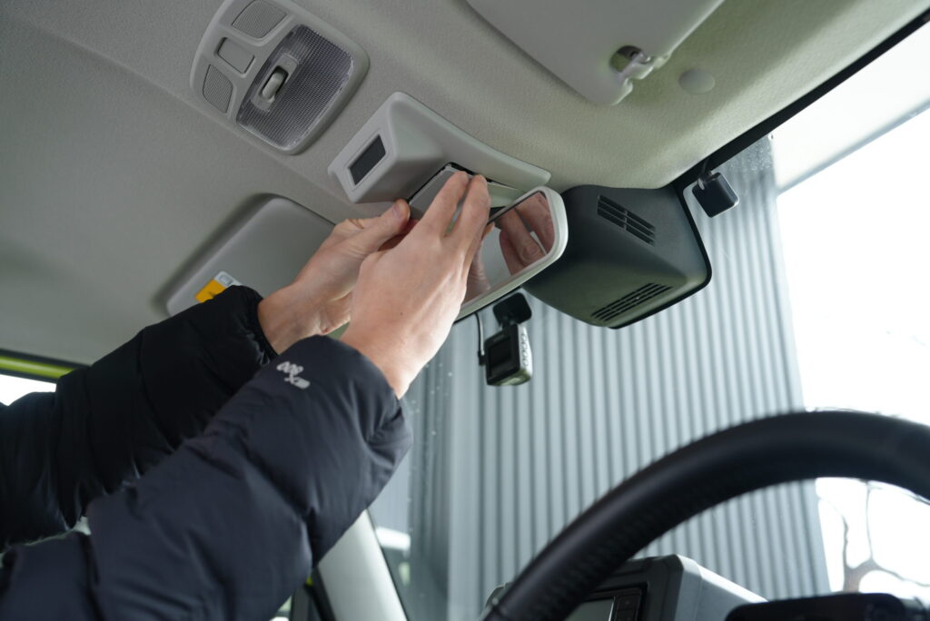 ジムニー ルームミラー 天井カバー はめ込み 瞬間