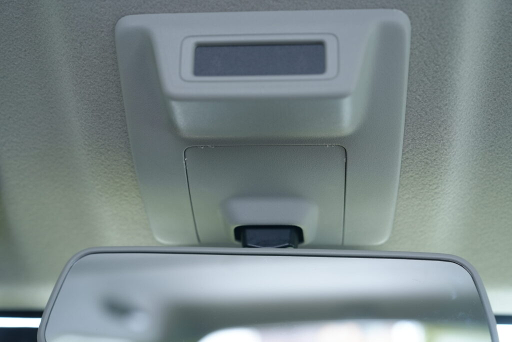 LikeOne ショートステー 取り付け完了 - 天井カバー 装着状態