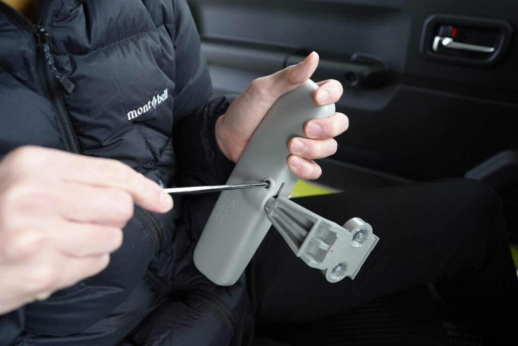 ジムニー 純正ルームミラー ステー 分離 - ミラー裏側のネジを外す