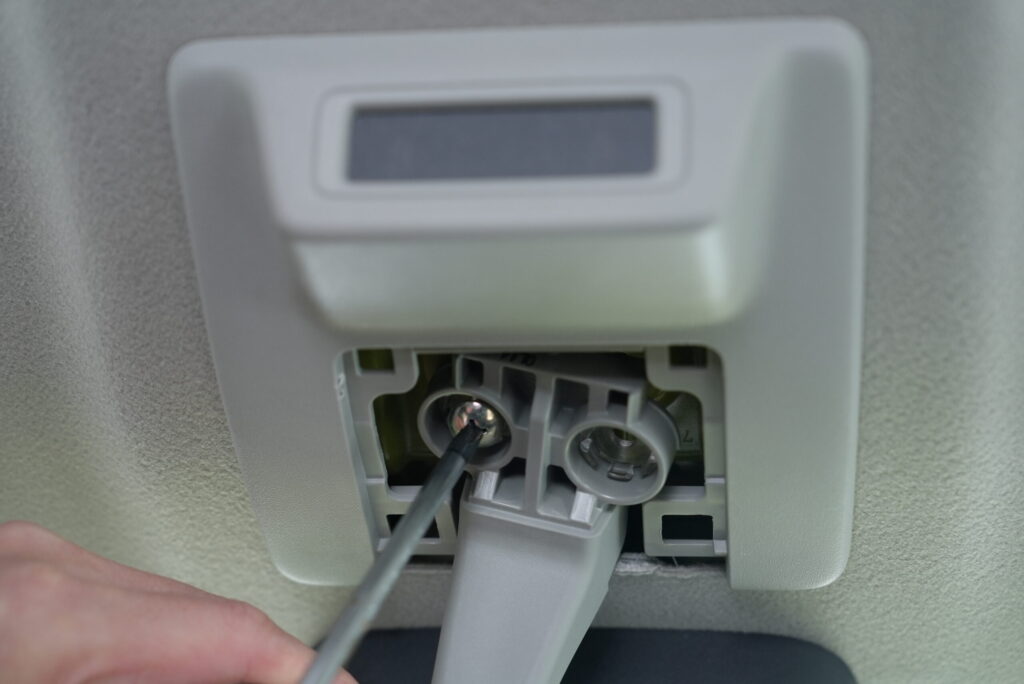 ジムニー ルームミラー 純正ステー 外れる - ネジが緩み傾く