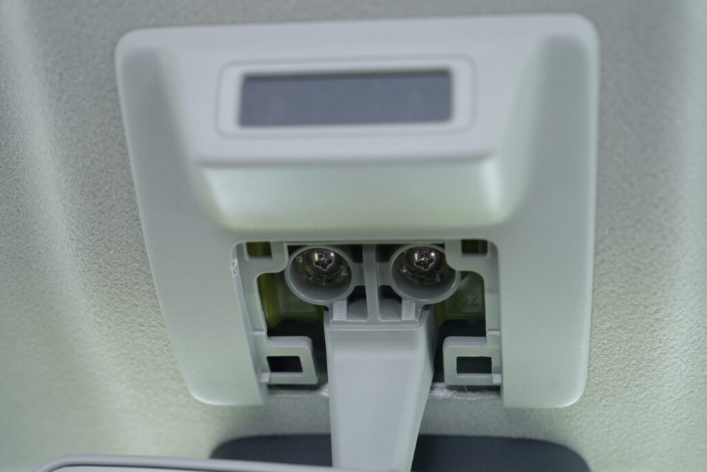 ジムニー ルームミラー 純正ステー取り外し - カバーが外れた状態