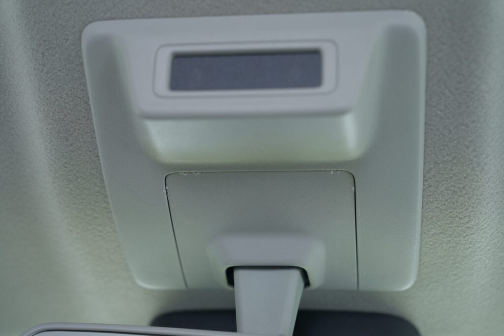 ジムニー ルームミラー 交換 DIY - 純正ステー根本の天井カバー